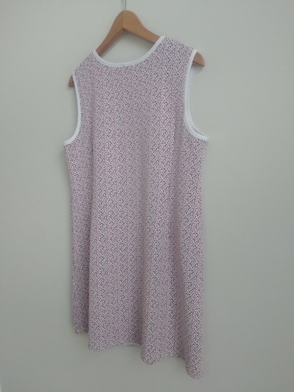 Nadya Toto Large sleeveless short mini dress with white flower shell appliques - Picture 9 of 15